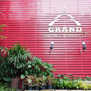 Grand Pinnacle Hotel